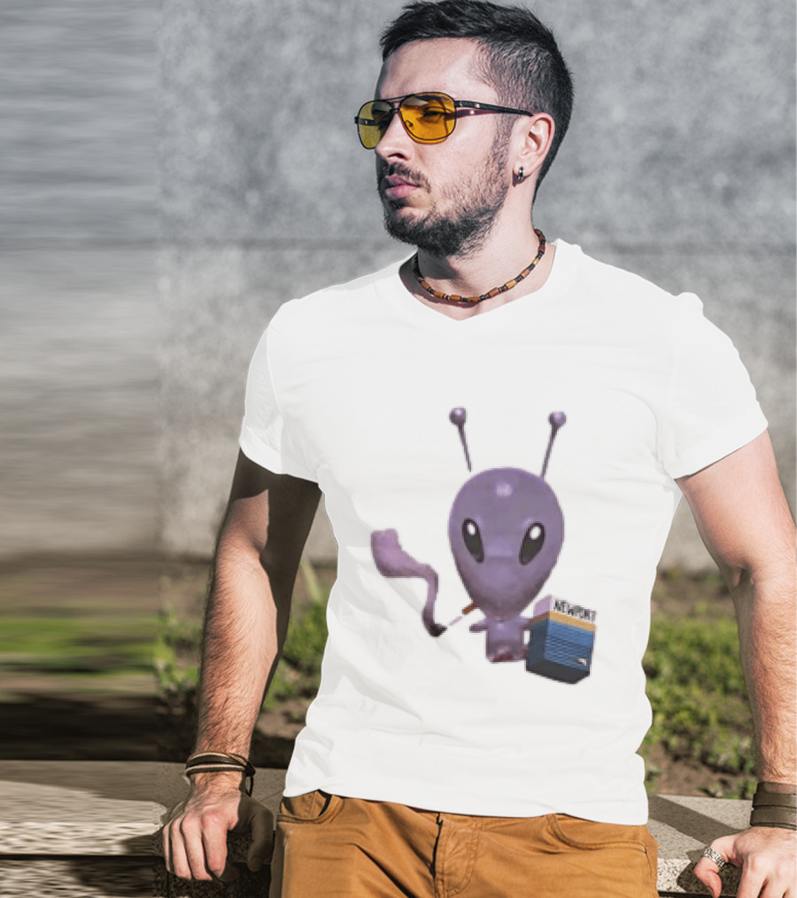 Alien Holding Newport Cigarette Pack Smoking Space Travel T-Shirt