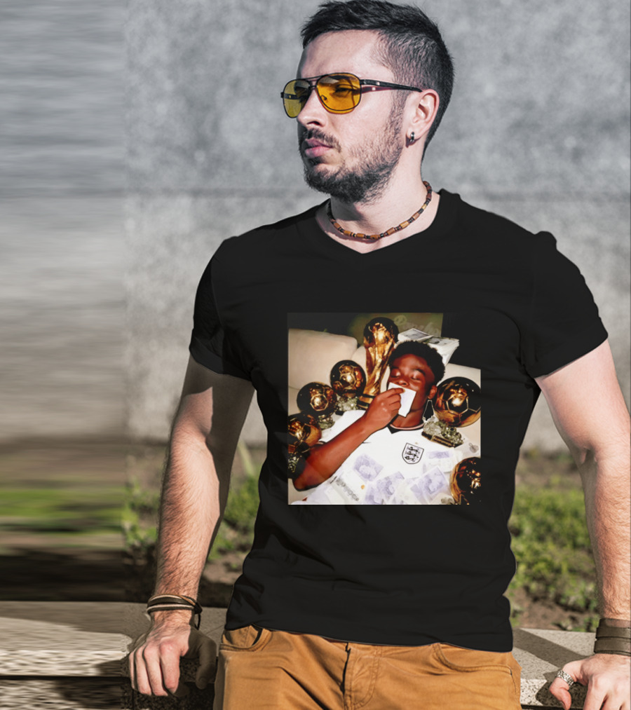 Bukayo Saka England National Team World Cup Trophies And Money T-Shirt