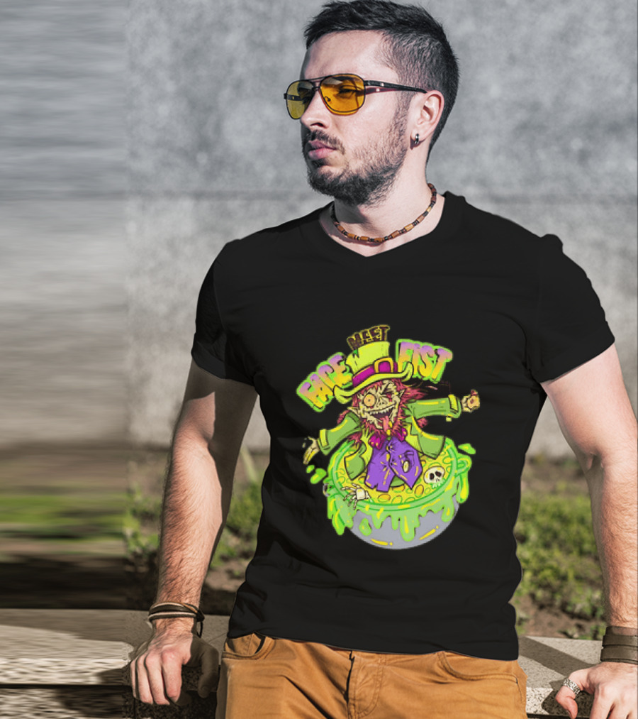 Face Meet Fist Leprechaun St Patrick's Day Cauldron Green Slime Skull T-Shirt
