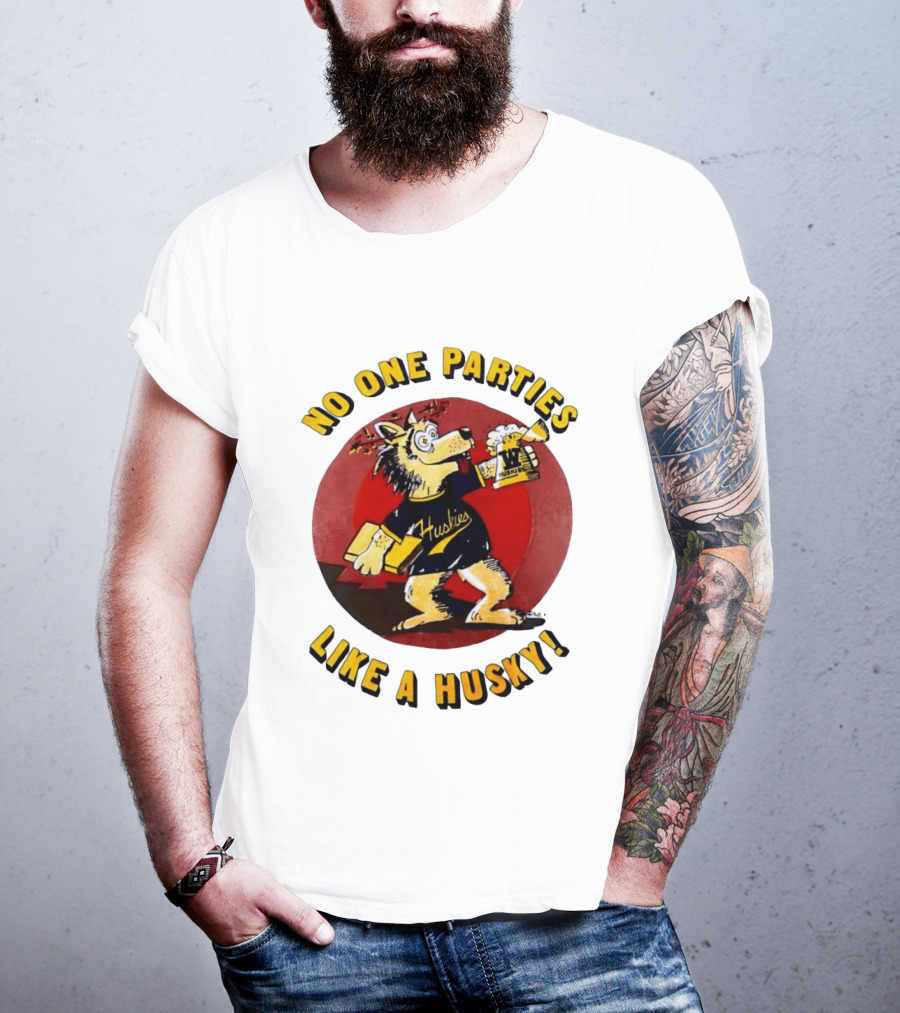 LB81 Wolf Drinking Beer And Carrying Book No One Parties Like A Husky Huskies T-Shirt