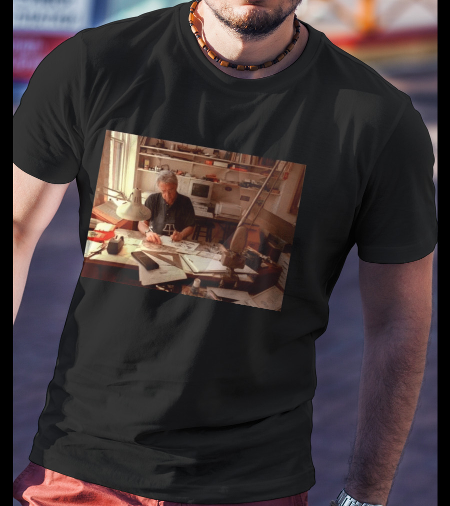 Pat Oliphant Cartoonist In Studio Drawing And Sketching T-Shirt