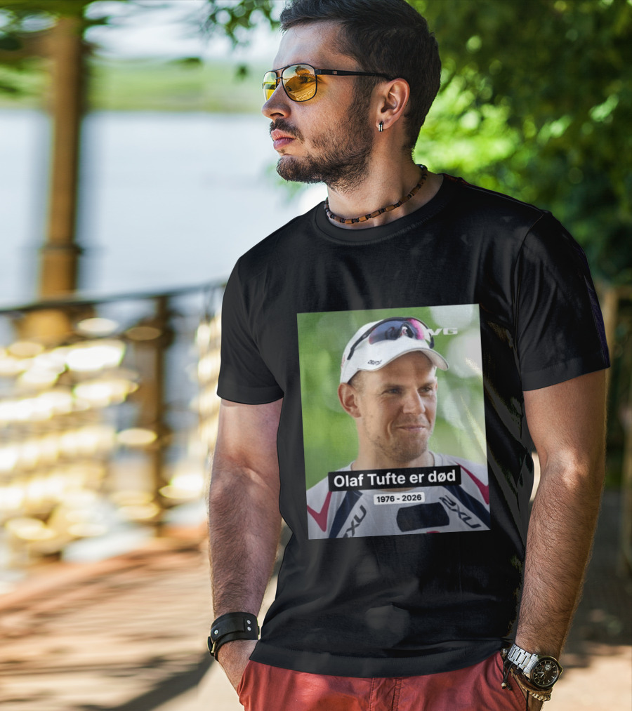 Olaf Tufte Er Død 1976 2026 VG 2XU T-Shirt