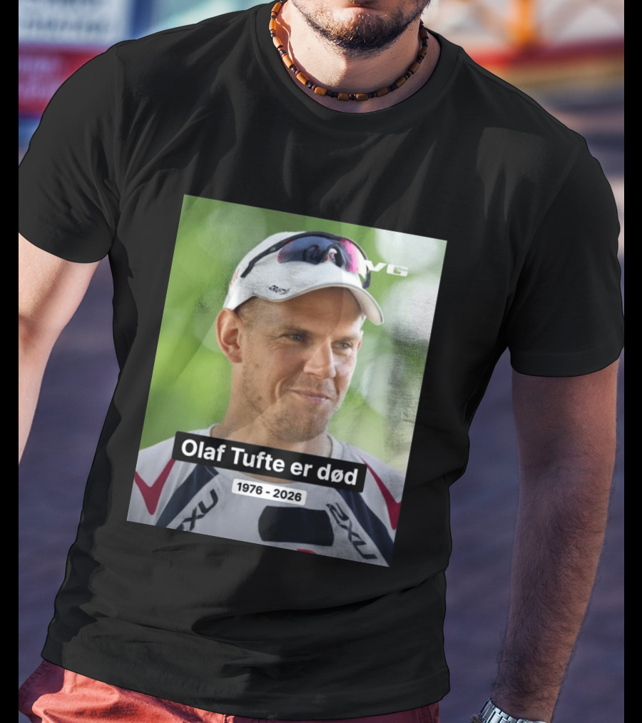 Olaf Tufte Er Død 1976 2026 VG 2XU T-Shirt