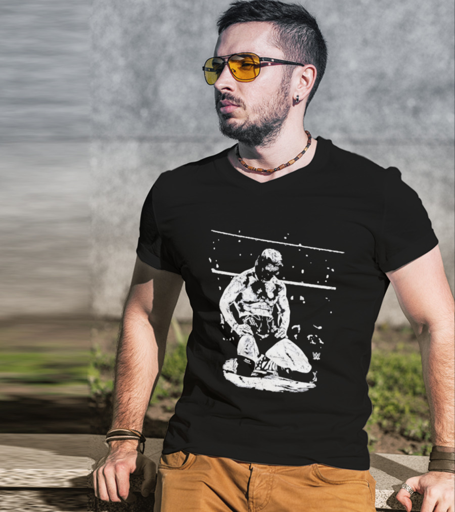 Rey Mysterio WWE Kneeling Pose Iconic Wrestler Image T-Shirt