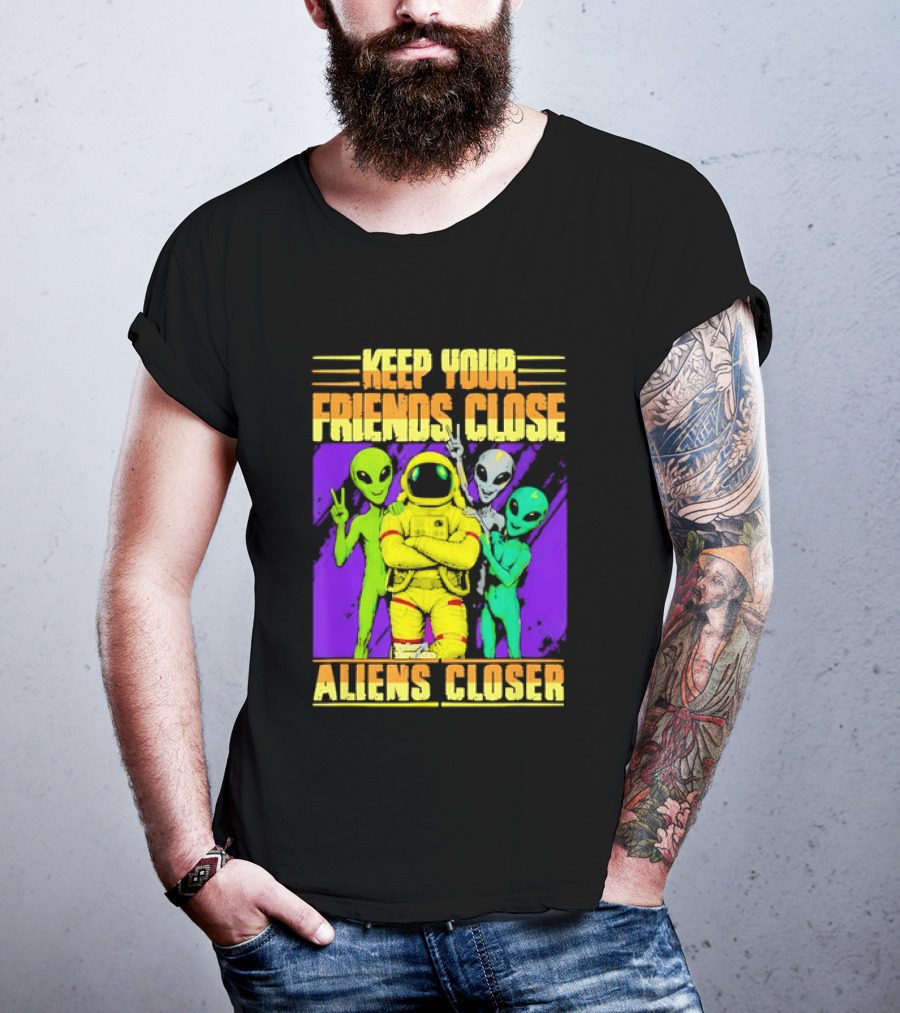 Keep Your Friends Close Aliens Closer Astronaut With Alien Friends T-Shirt