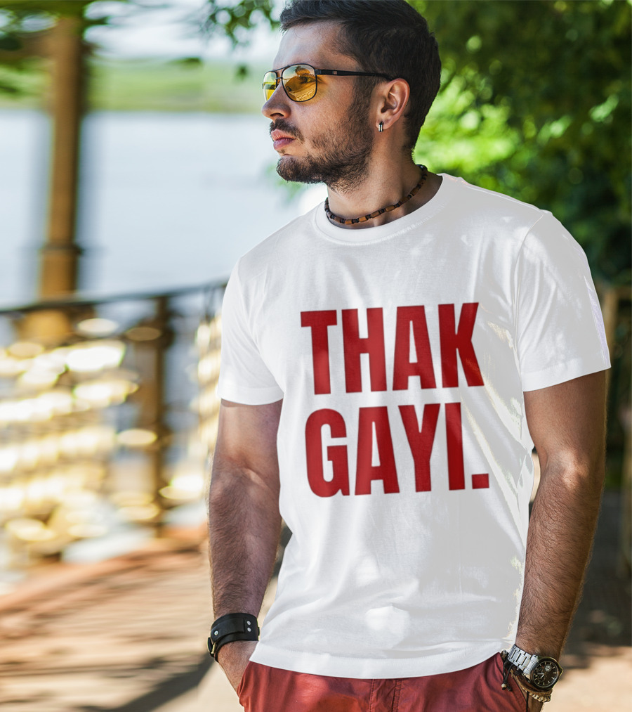 Thak Gayi Hindi Tired Exhausted Text Bold Red T-Shirt