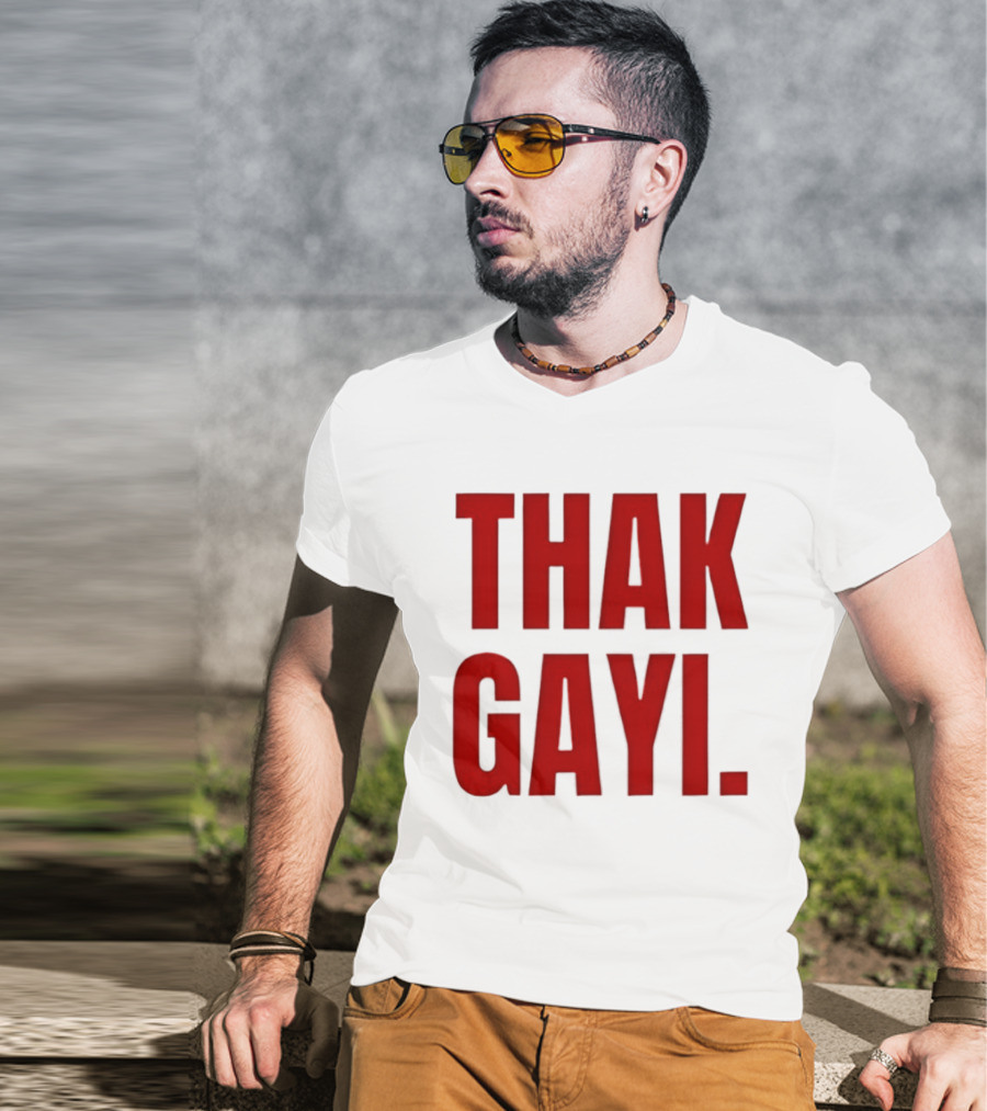 Thak Gayi Hindi Tired Exhausted Text Bold Red T-Shirt