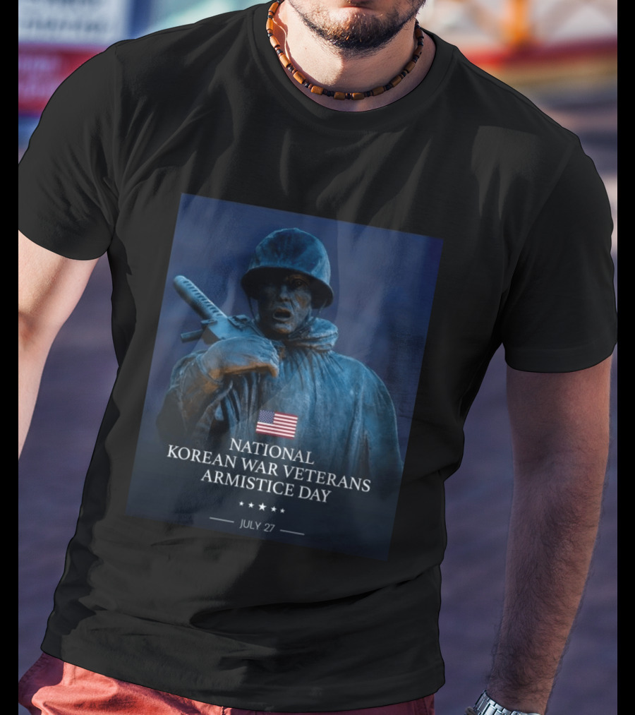 National Korean War Veterans Armistice Day July 27 Soldier Statue Display With American Flag T-Shirt