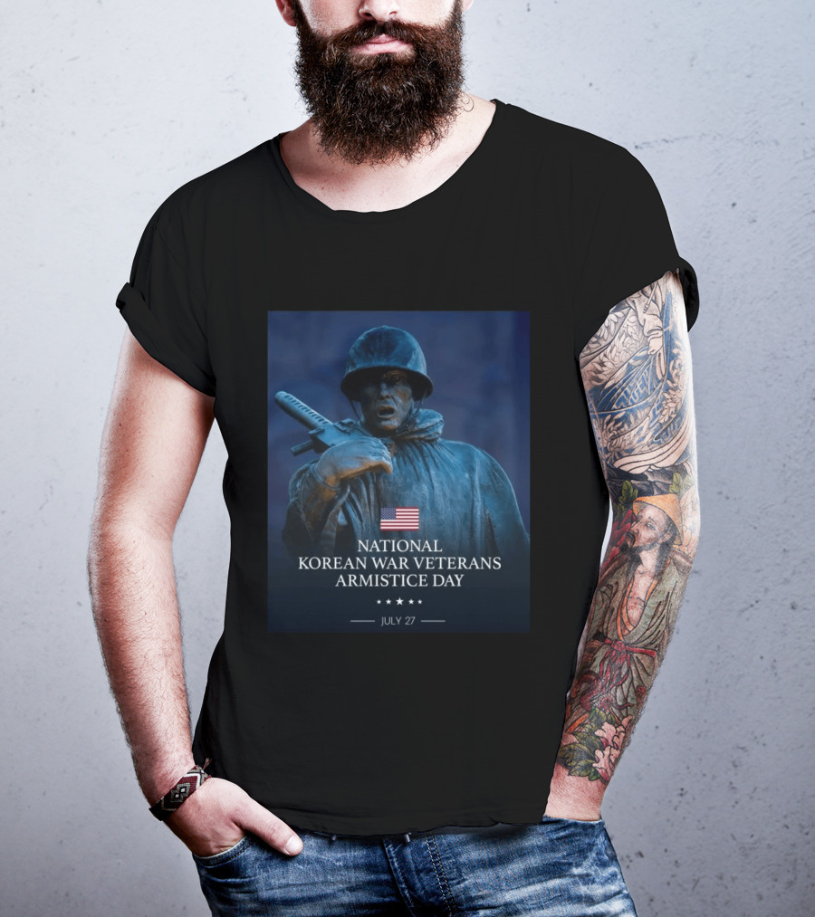 National Korean War Veterans Armistice Day July 27 Soldier Statue Display With American Flag T-Shirt
