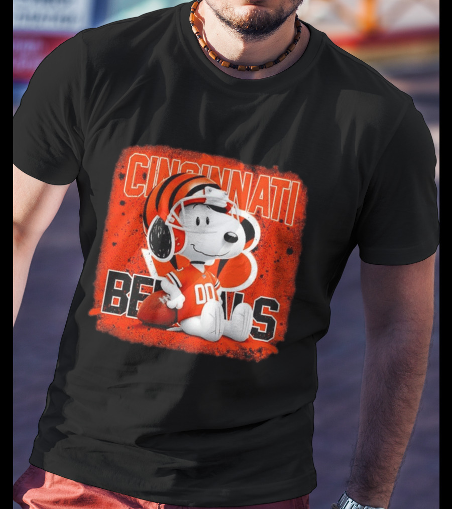 Cincinnati Bengals Snoopy 00 Football Helmet T-Shirt