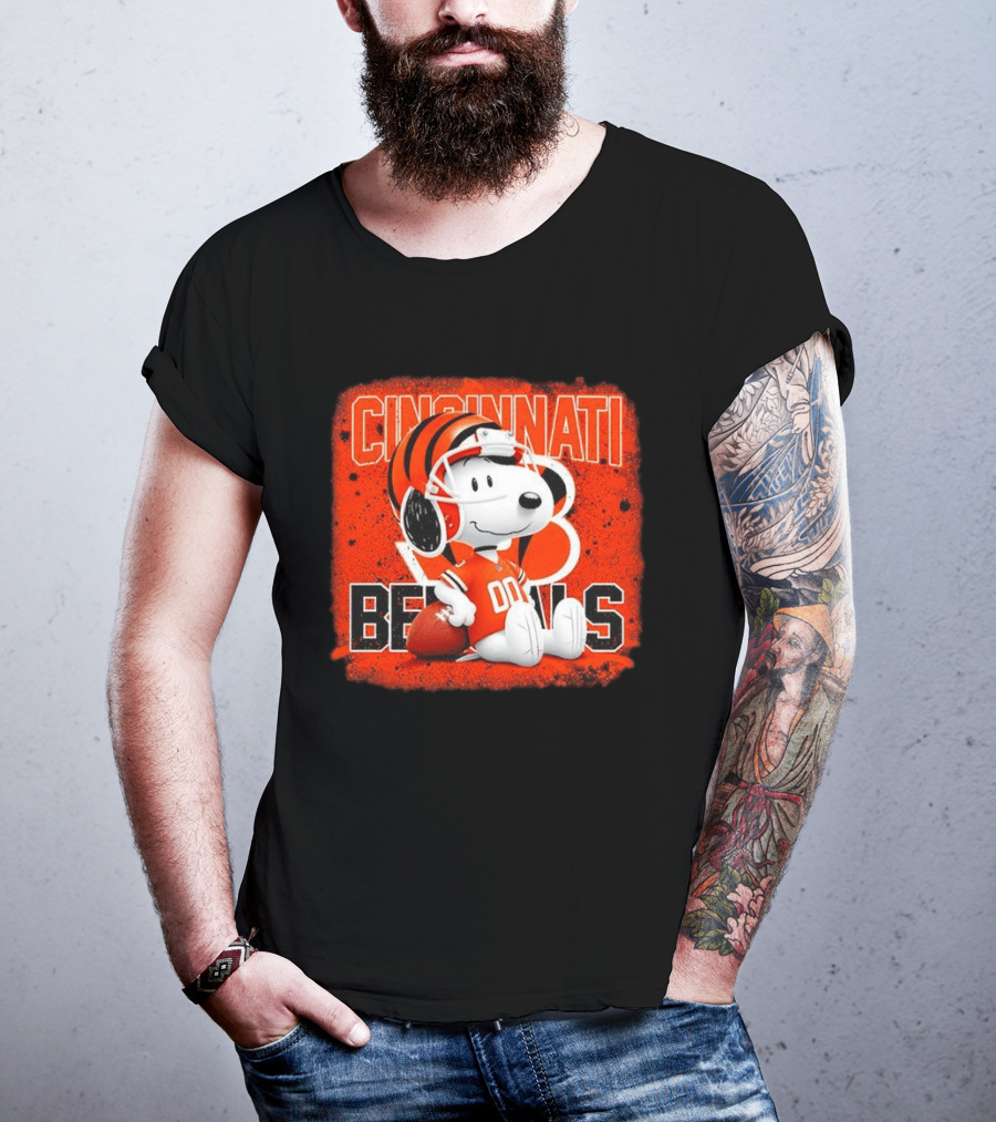 Cincinnati Bengals Snoopy 00 Football Helmet T-Shirt