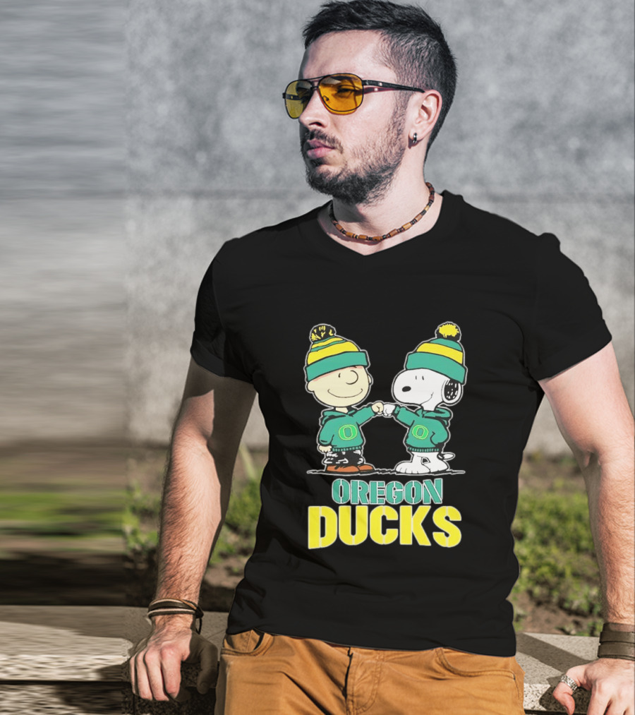 Charlie Brown Snoopy Fist Bump Oregon Ducks Fan Gear T-Shirt