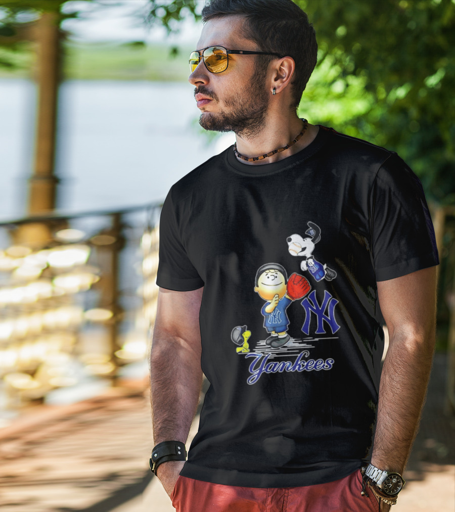 Snoopy Woodstock New York Yankees Peanuts Characters Baseball Fan T-Shirt