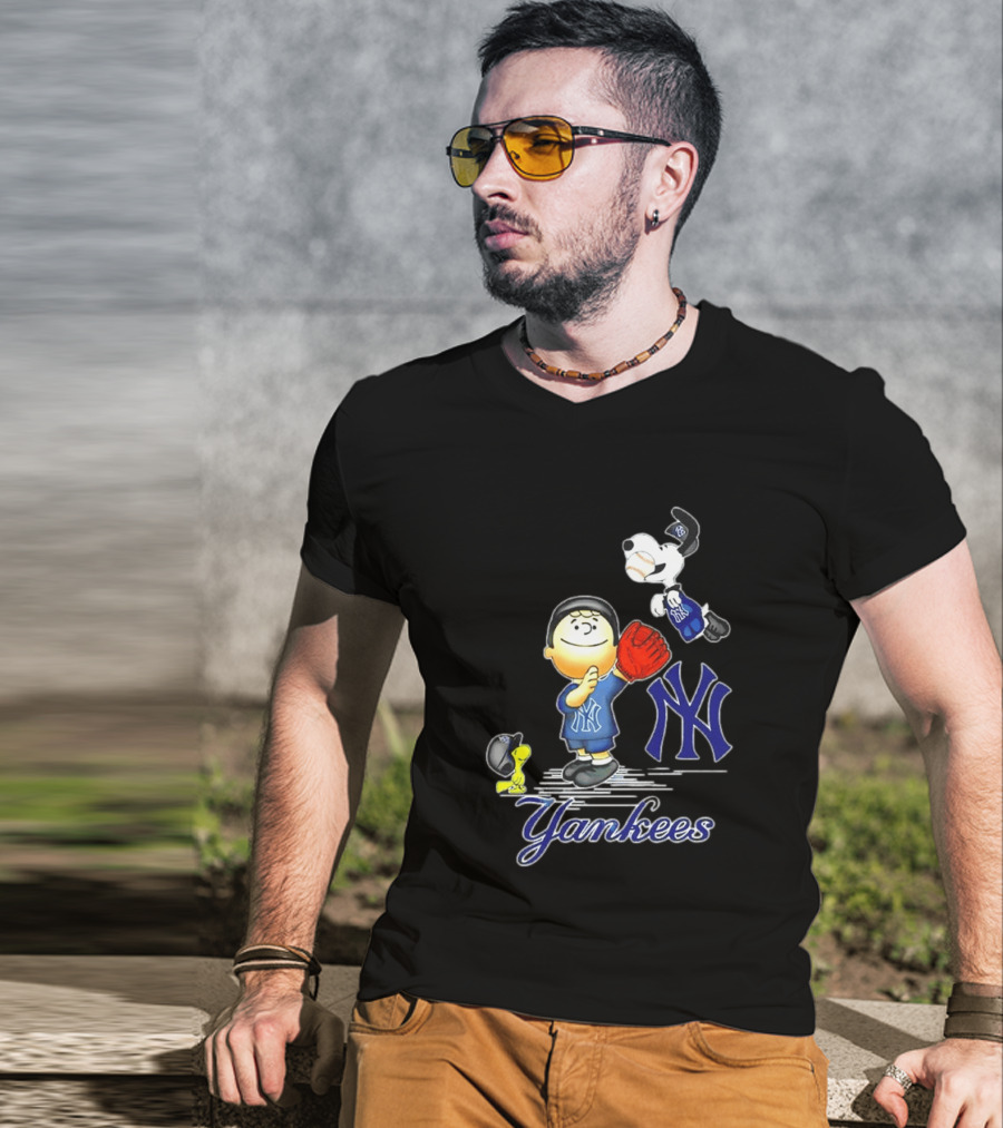 Snoopy Woodstock New York Yankees Peanuts Characters Baseball Fan T-Shirt