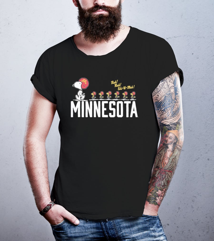 Peanuts Snoopy Minnesota Golden Gophers Ski U Mah Football Team T-Shirt