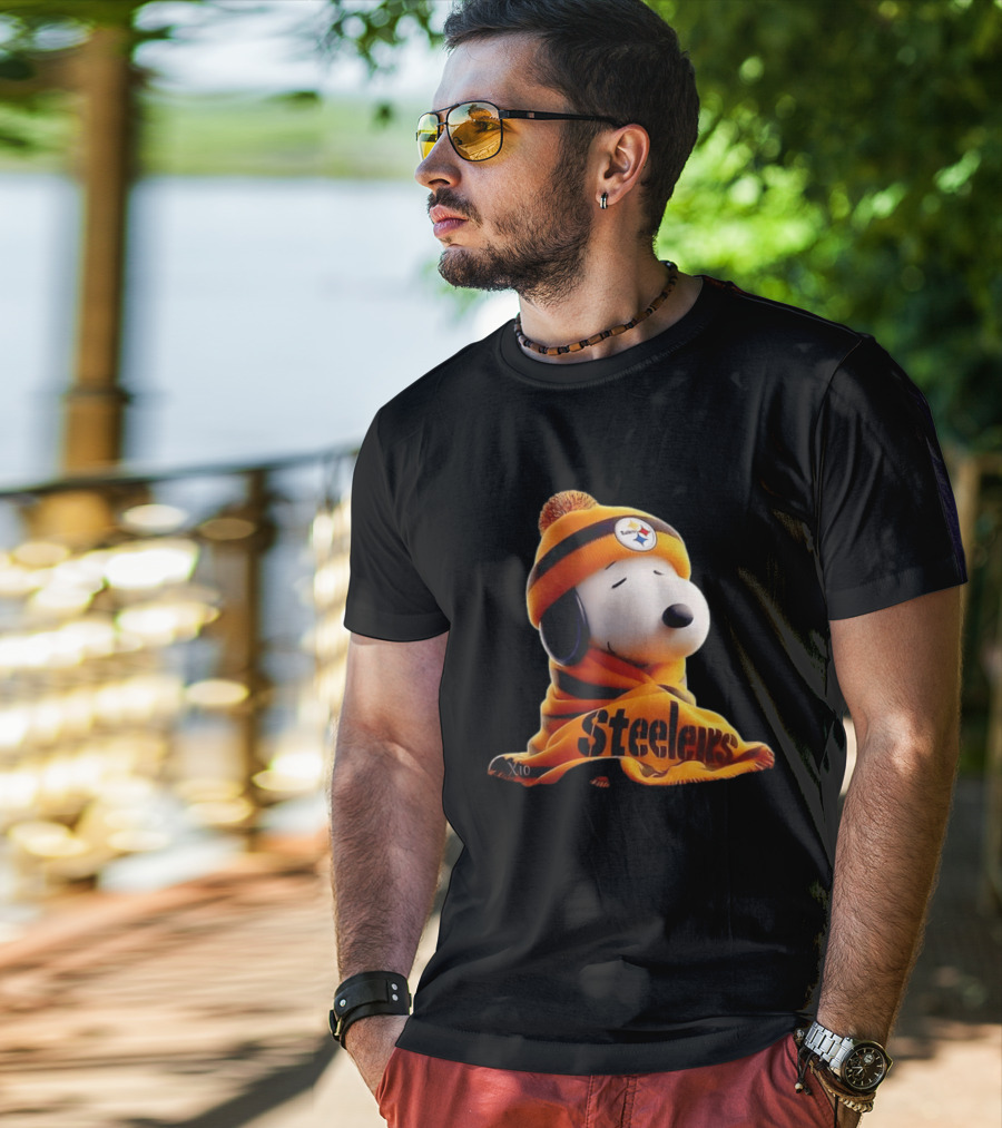 Snoopy Steelers Winter Hat And Scarf T-Shirt