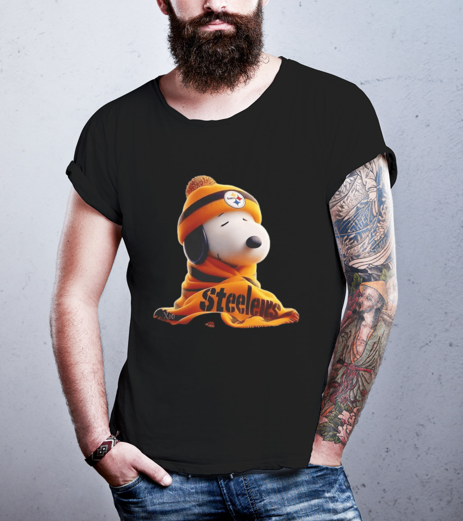 Snoopy Steelers Winter Hat And Scarf T-Shirt