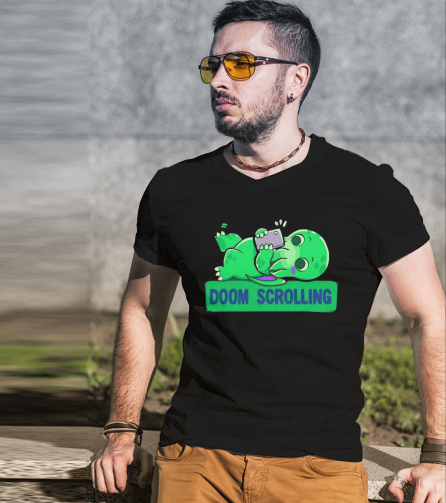 Doom Scrolling Cthulhu Lovecraft Monster With Smartphone T-Shirt