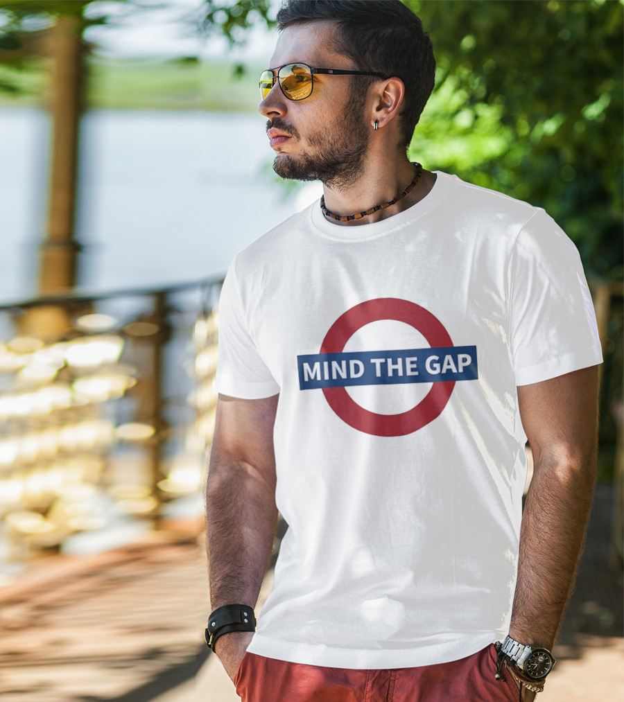 Mind The Gap London Underground Sign Tube Red Circle Blue Bar T-Shirt