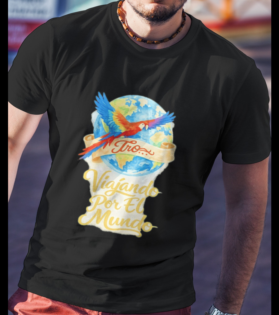 Tro Macaw Flying Across Globe Viaje Por El Mundo T-Shirt