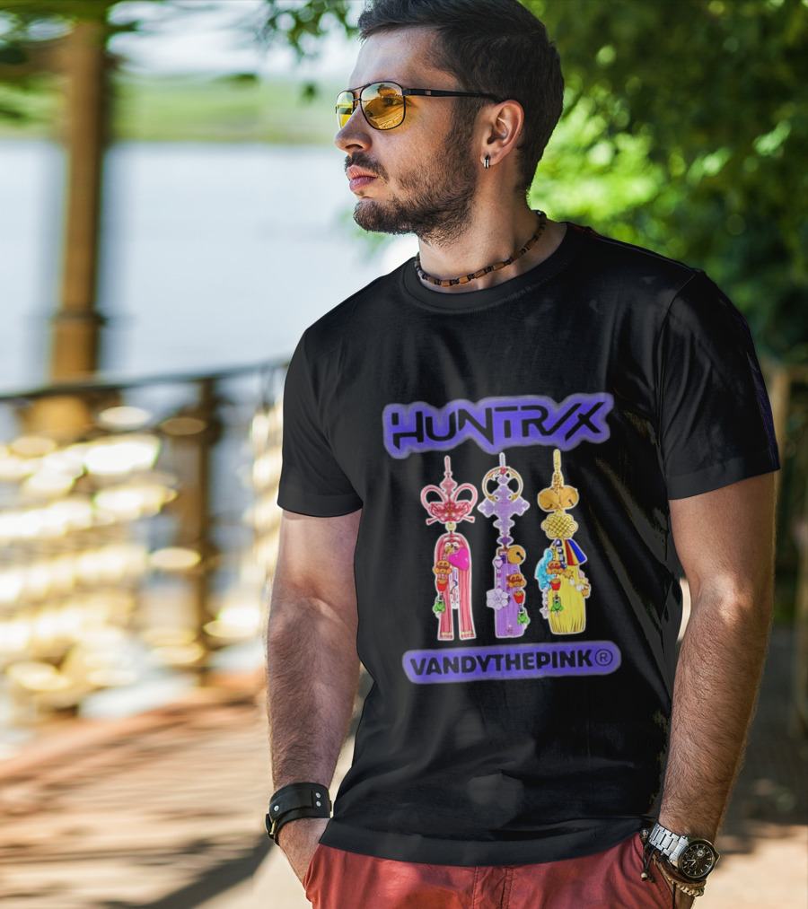 Huntrax Vandythepink Colorful Decorative Charms T-Shirt