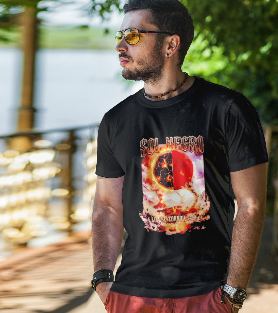 Sol Negro A Lua Se Tornou Sangue Eruptive Cosmic Phenomenon T-Shirt