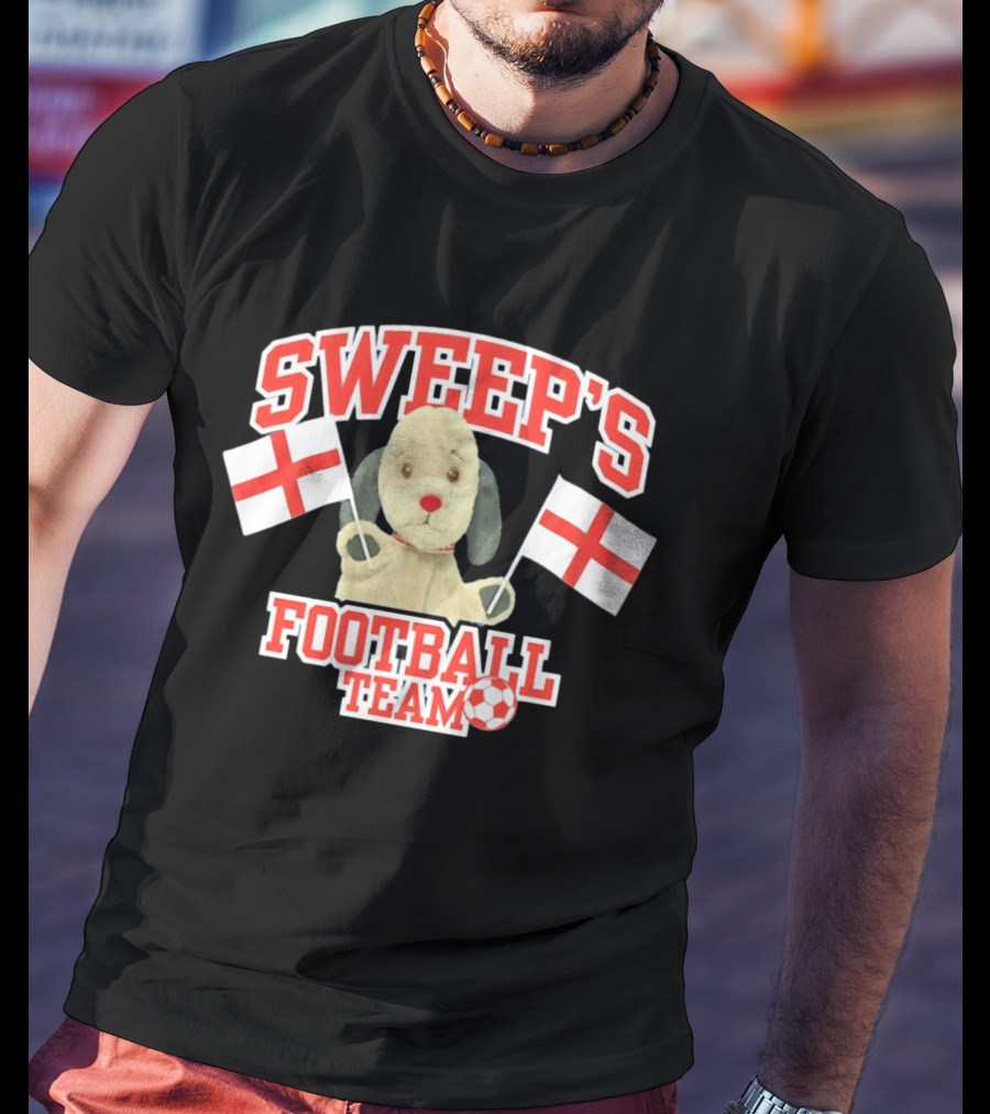 Sweep's Football Team Puppet Children's TV England Flags T-Shirt
