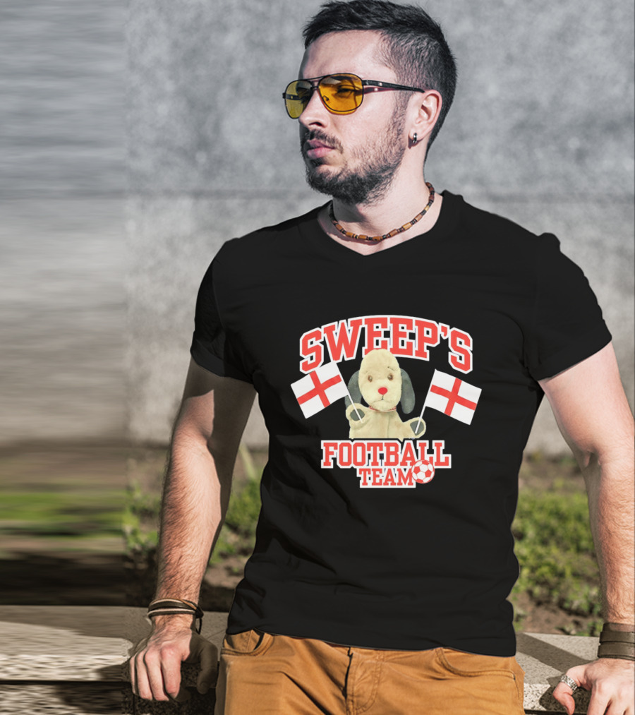 Sweep's Football Team Puppet Children's TV England Flags T-Shirt