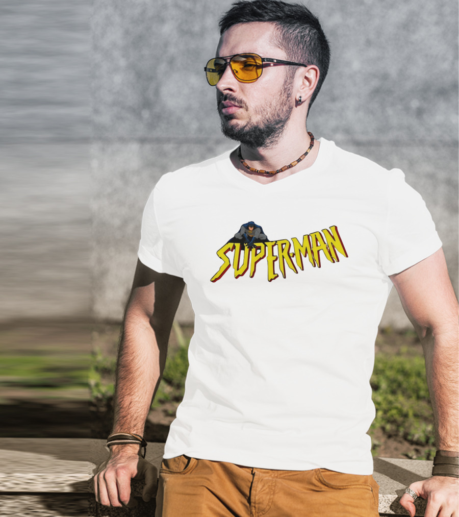 Batman Crouching On Superman Lettering DC Comics T-Shirt