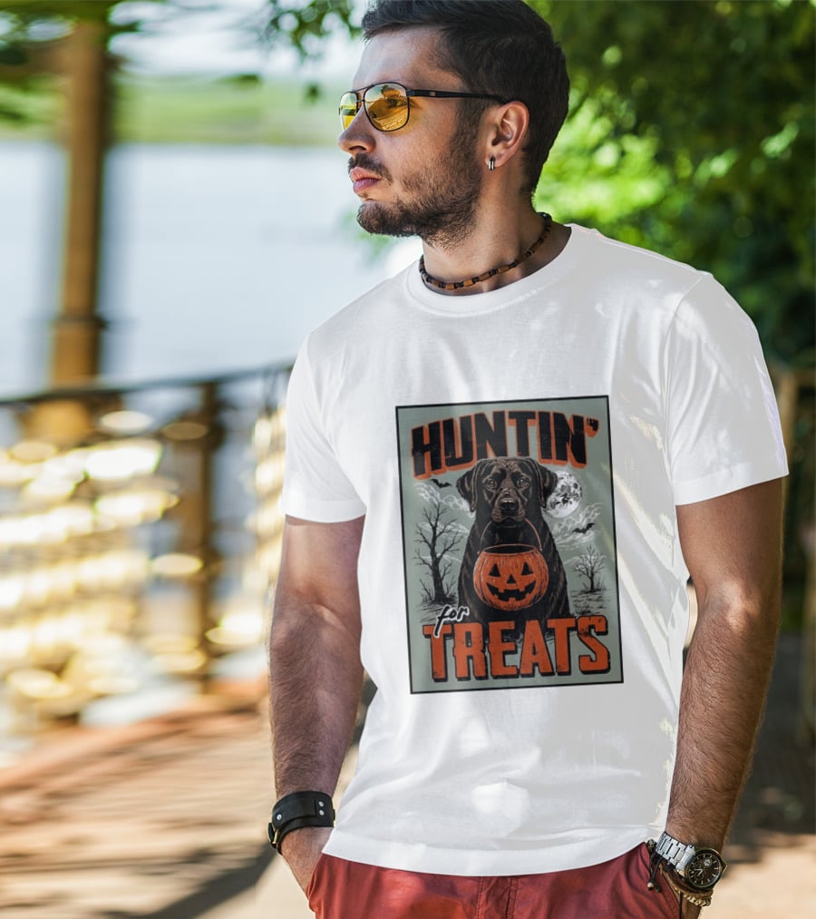Black Labrador Huntin' For Treats Halloween Dog Moon And Jack O' Lantern T-Shirt