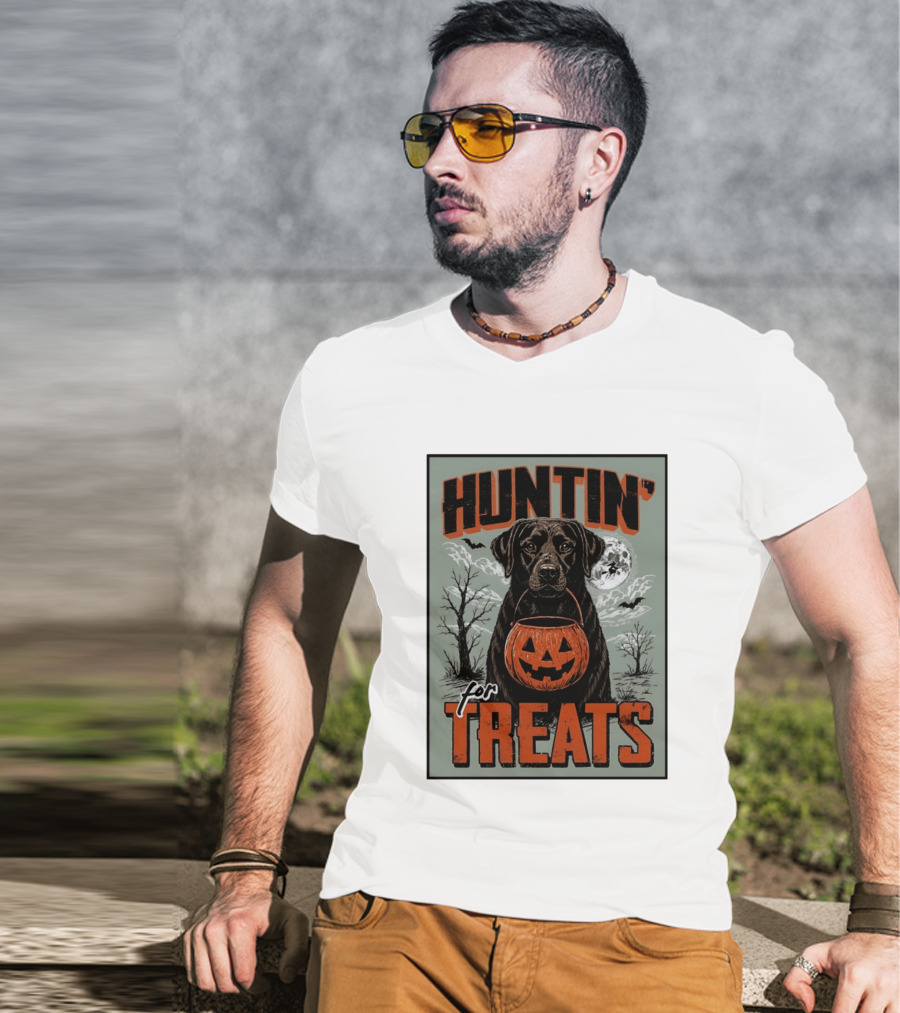 Black Labrador Huntin' For Treats Halloween Dog Moon And Jack O' Lantern T-Shirt