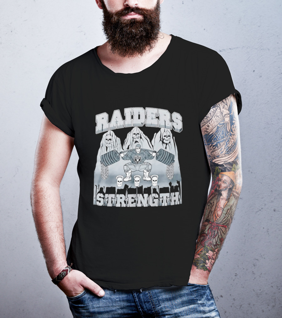Raiders Strength Skull Weightlifter Grunge Style Powerlifting Motif T-Shirt