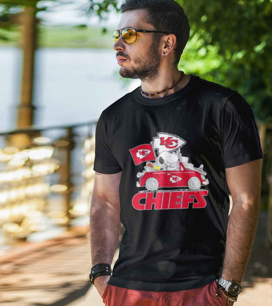Snoopy Driving Kansas City Chiefs Car With Skyline And Flag T-Shirt