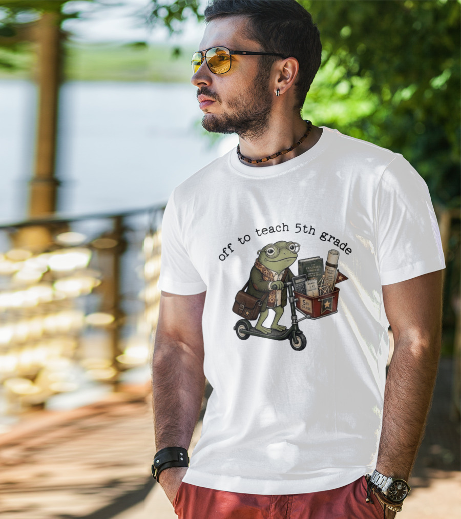 Off To Teach 5th Grade Frog Teacher Scooter Back To School T-Shirt