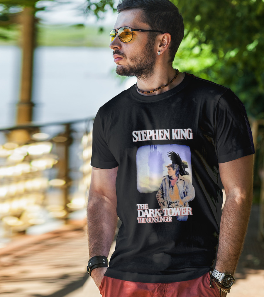 Stephen King The Dark Tower The Gunslinger Artwork With Gunslinger And Raven T-Shirt