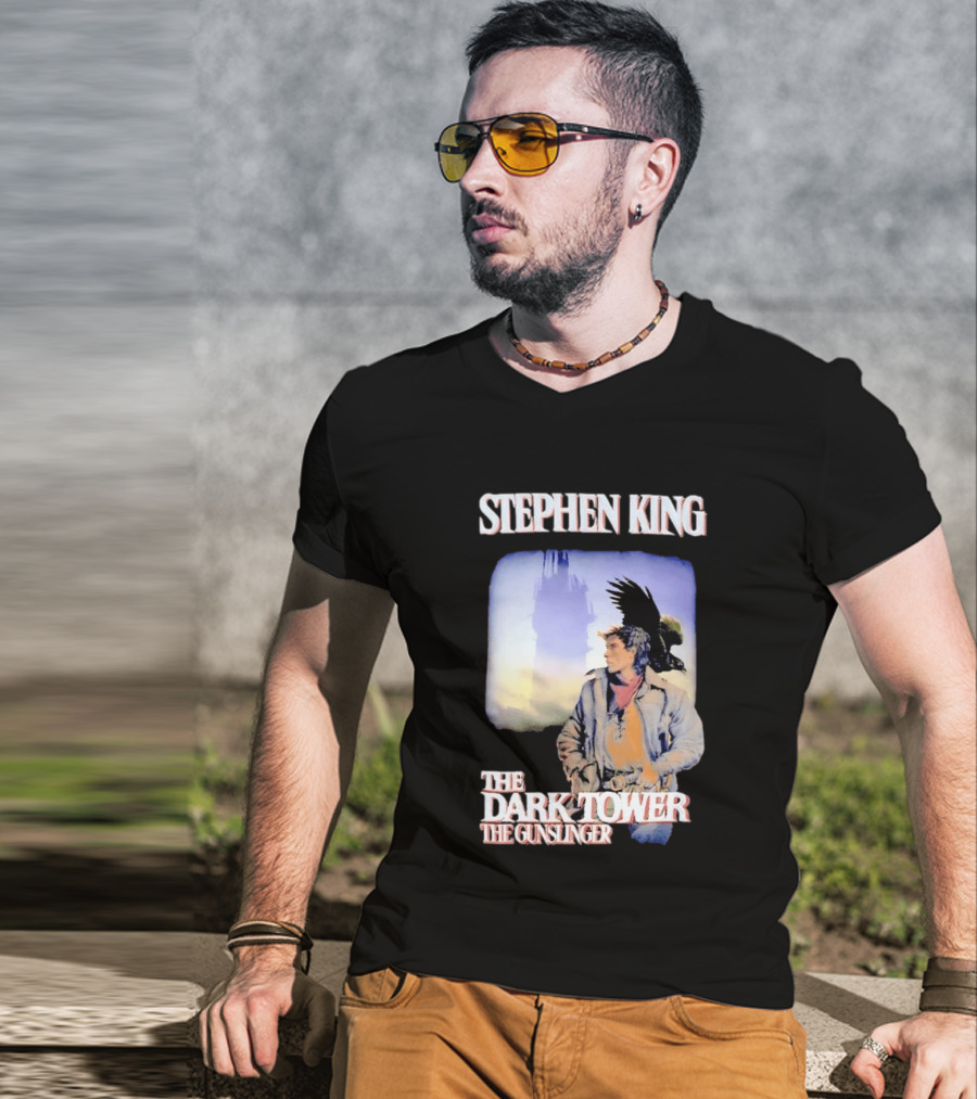 Stephen King The Dark Tower The Gunslinger Artwork With Gunslinger And Raven T-Shirt