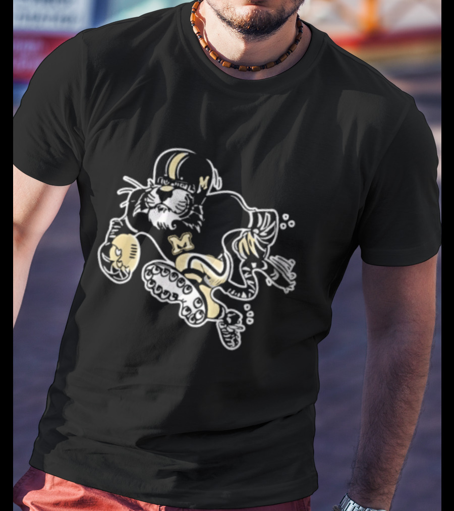 Missouri Tigers NCAA Cartoon Football Player Sketch T-Shirt