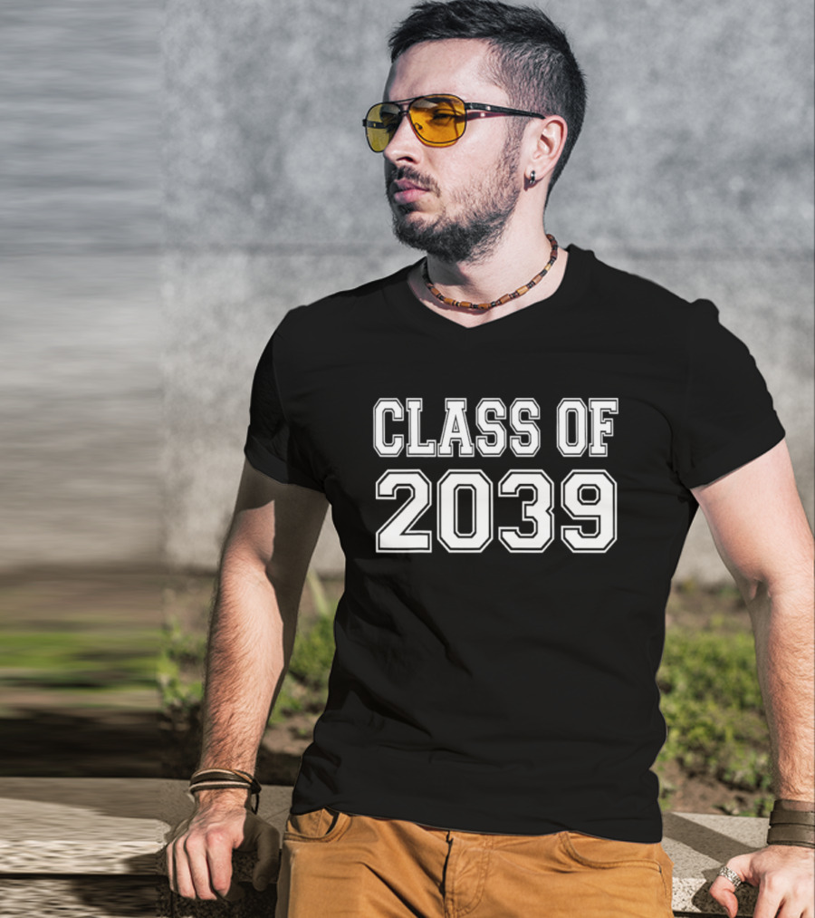 Class Of 2039 Graduation School Student Future Alumni T-Shirt