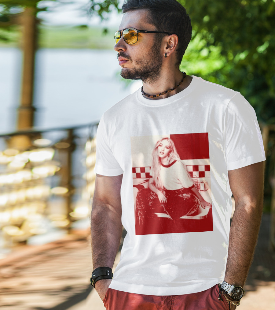 Freya Skye Store Bad Taste Photo Retro Vibe Outfit With Distressed Jeans And Casual Raglan Top In Diner Setting T-Shirt