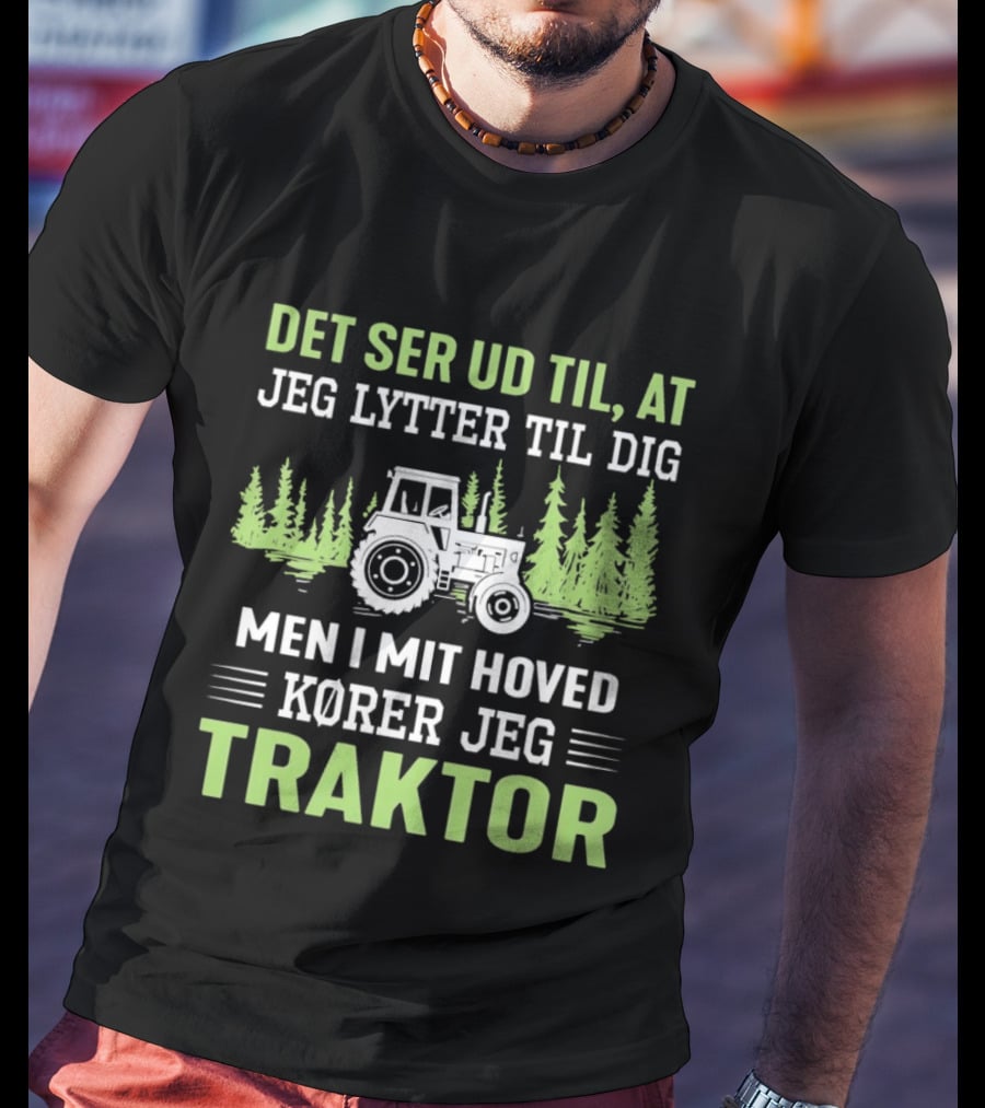Det Ser Ud Til At Jeg Lytter Til Dig Men I Mit Hoved Kører Jeg Traktor Træer Traktor T-Shirt
