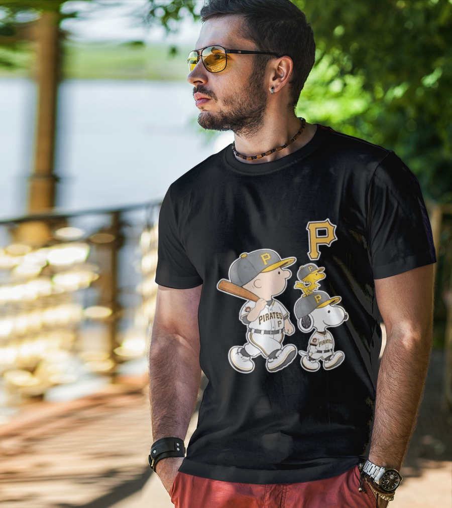 Woodstock Snoopy Charlie Brown Pittsburgh Pirates Baseball P T-Shirt
