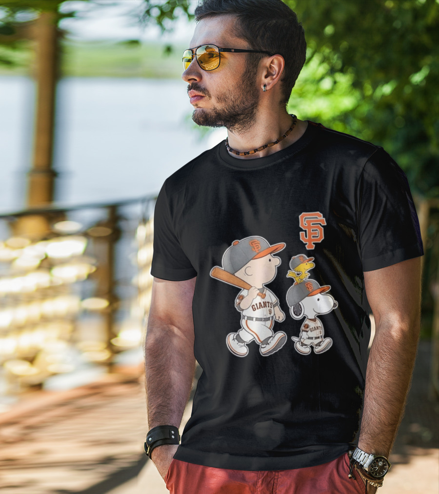 Woodstock Charlie Brown Snoopy San Francisco Giants Baseball Team T-Shirt