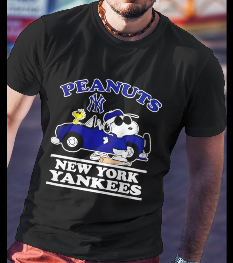 Peanuts Snoopy Woodstock New York Yankees Car Baseball Bat T-Shirt