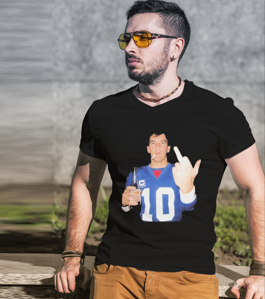 Eli Manning Jersey Smoking Gesture Middle Finger 10 T-Shirt