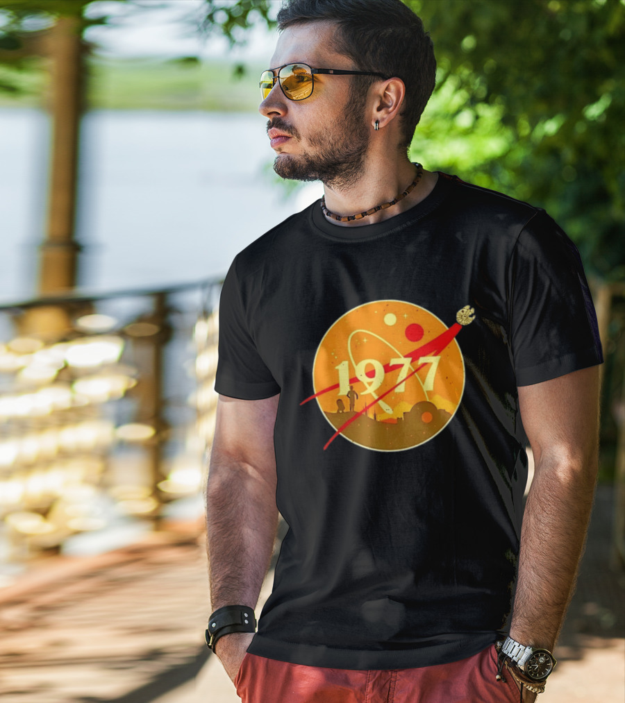 Star Wars 1977 Millennium Falcon Space Desert Silhouette Planetary Orbit T-Shirt