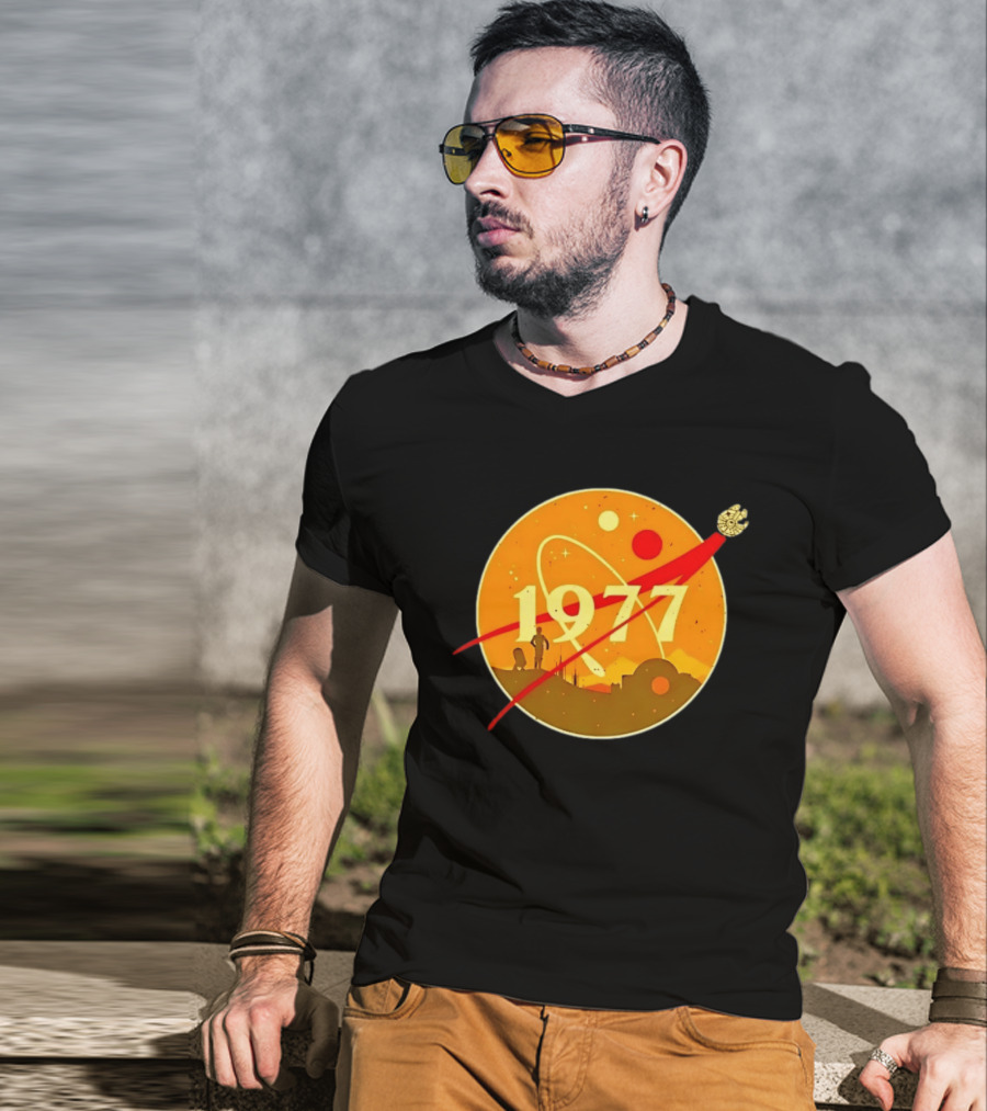 Star Wars 1977 Millennium Falcon Space Desert Silhouette Planetary Orbit T-Shirt