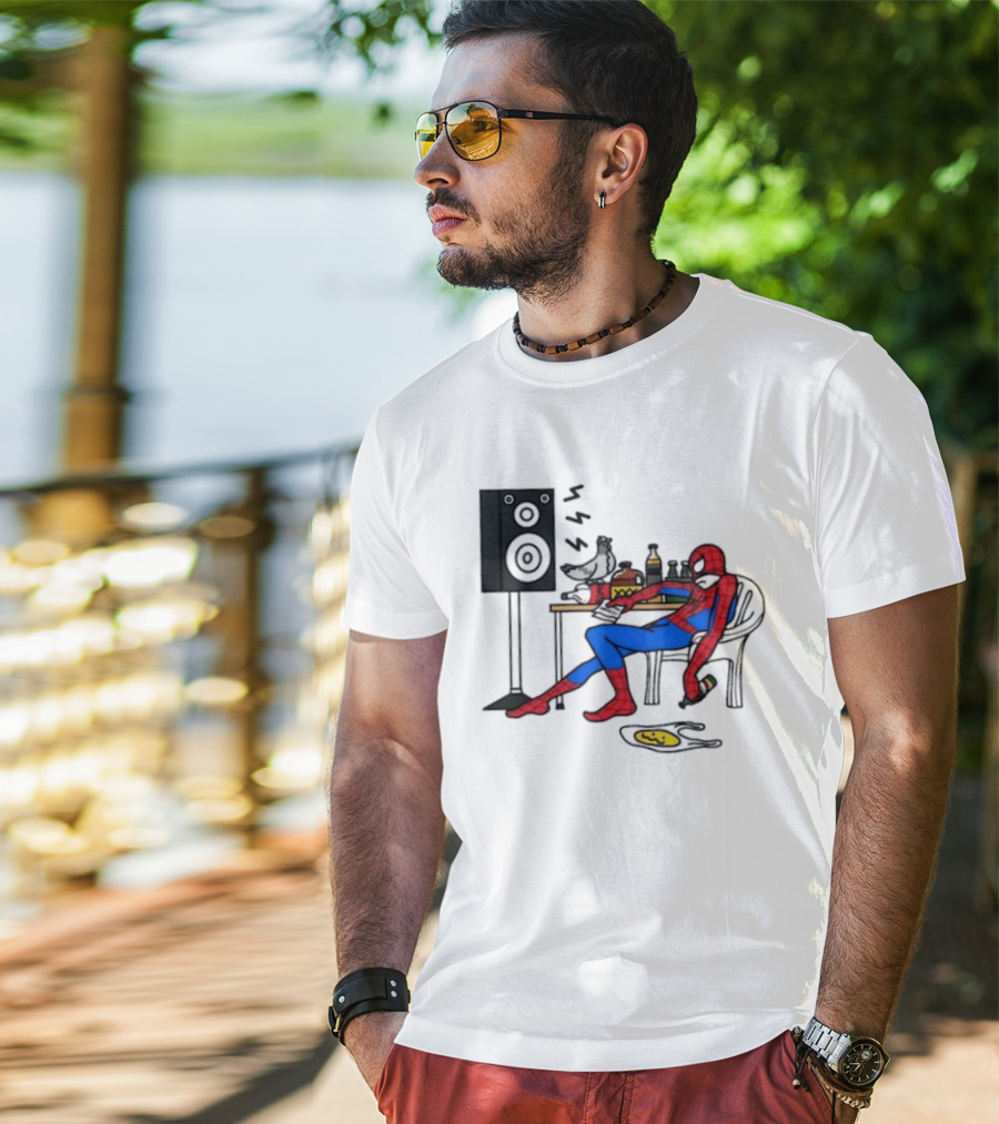 Spider Man Te Quiero Romo Drinking Marvel Speaker Table Scene T-Shirt