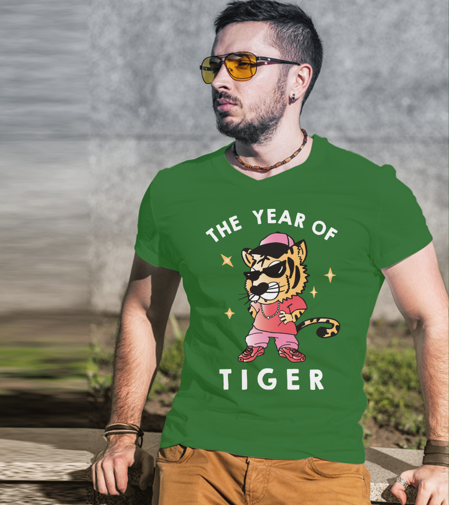 THE YEAR OF TIGER Hip Hop Style Cartoon Tiger Wearing Sunglasses And Chain T-Shirt