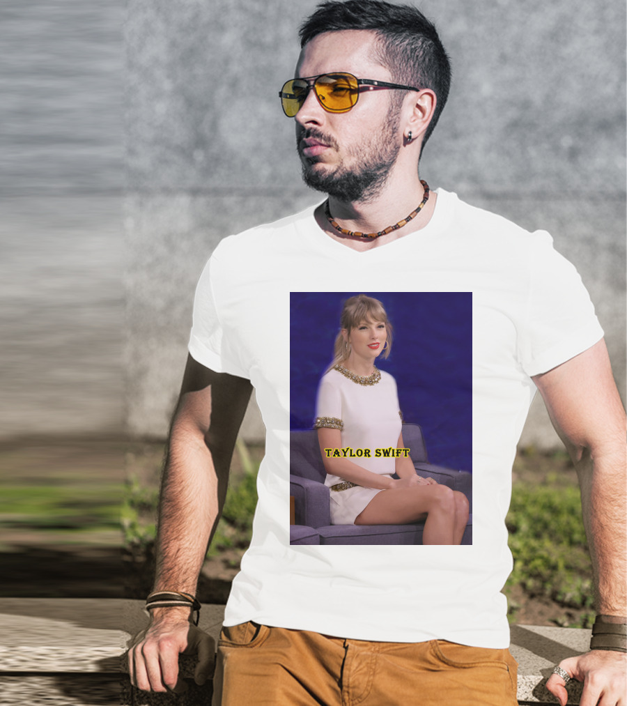 TAYLOR SWIFT Fans Theory About Actress In 10-Minute 'All Too Well' T-Shirt