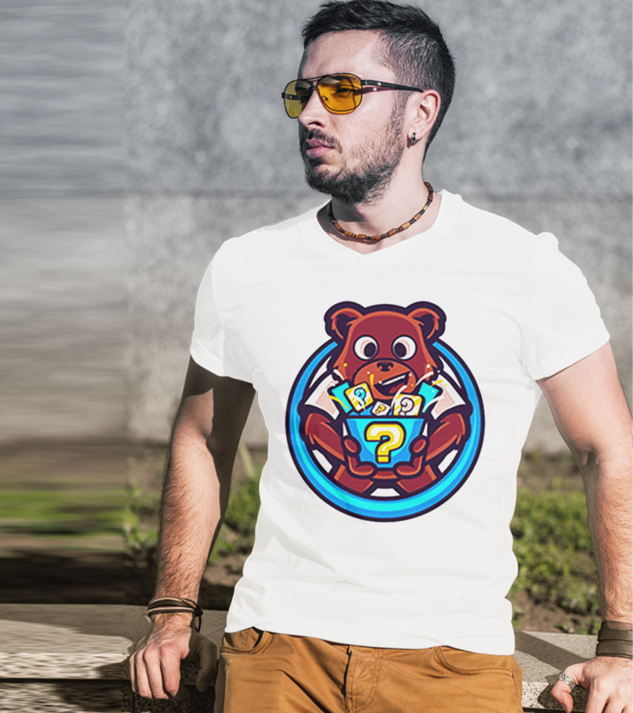 Der Merch Bear Holding Mystery Question Mark Box T-Shirt